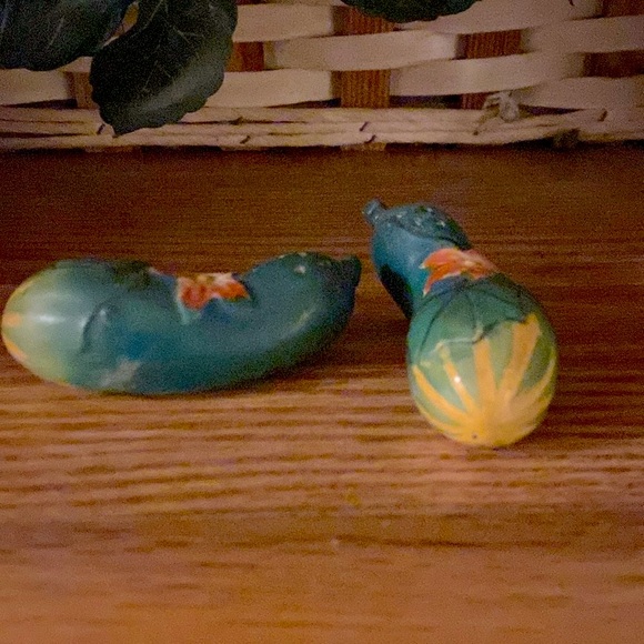 VINTAGE CUCUMBER SALT AND PEPPER SHAKERS - Picture 2 of 4